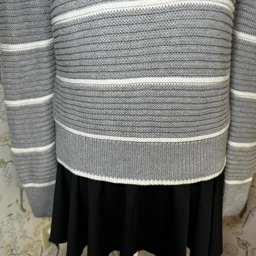 Banana Republic Grey White Striped Ruffle Pullover Sweater‎ MEDIUM